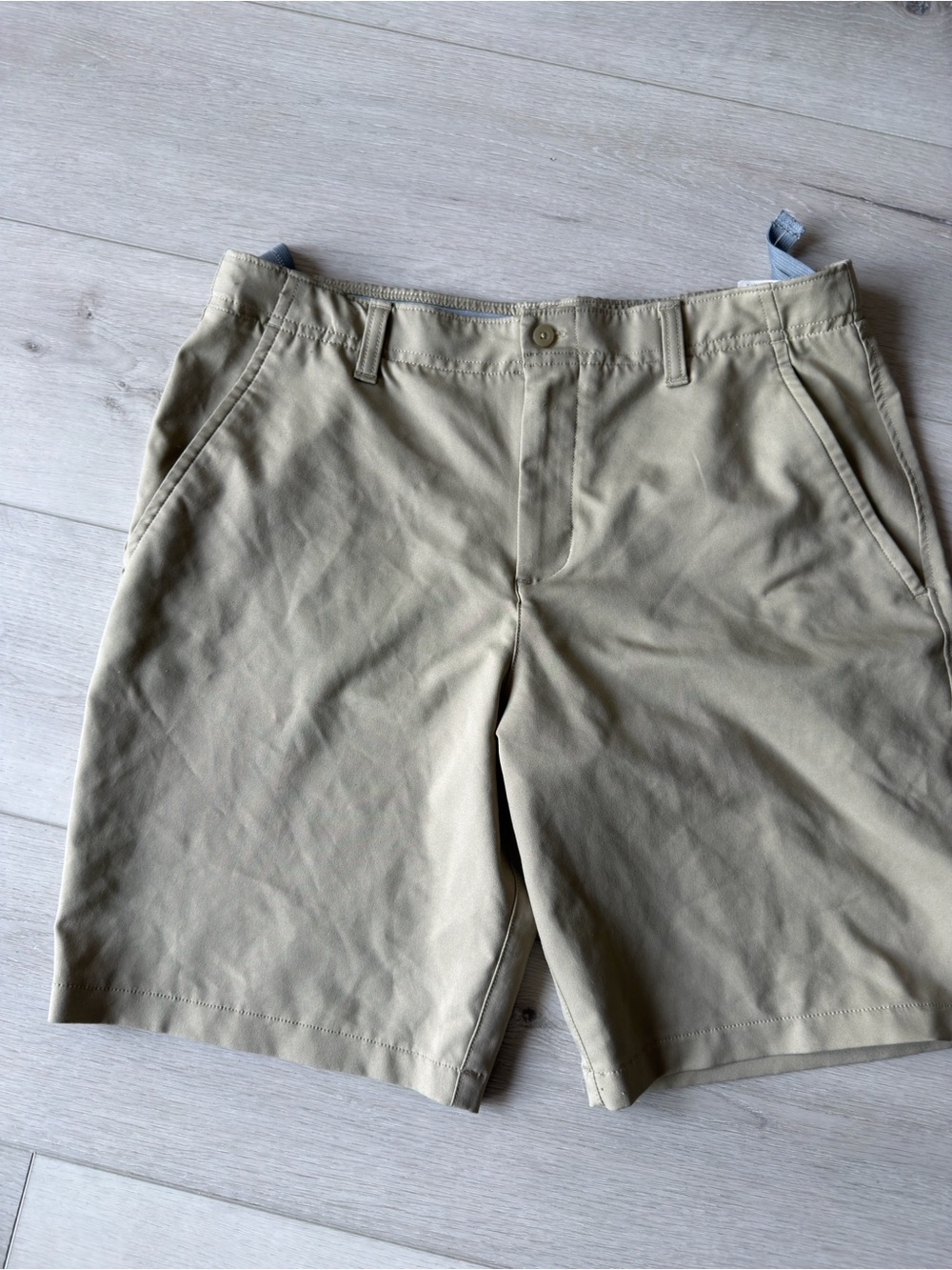 Under Armour boys khaki golf shorts